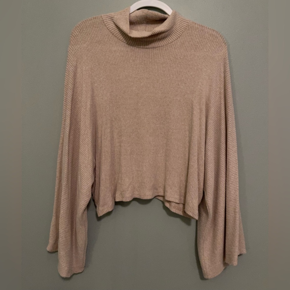 Vestique Tan Lightweight sweater. Size Large